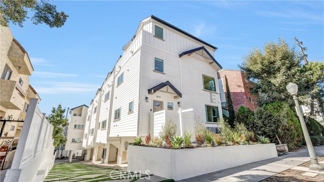 Detail Gallery Image 28 of 41 For 1819 Westholme Ave #1/2,  –,  CA 90025 - 3 Beds | 3/1 Baths