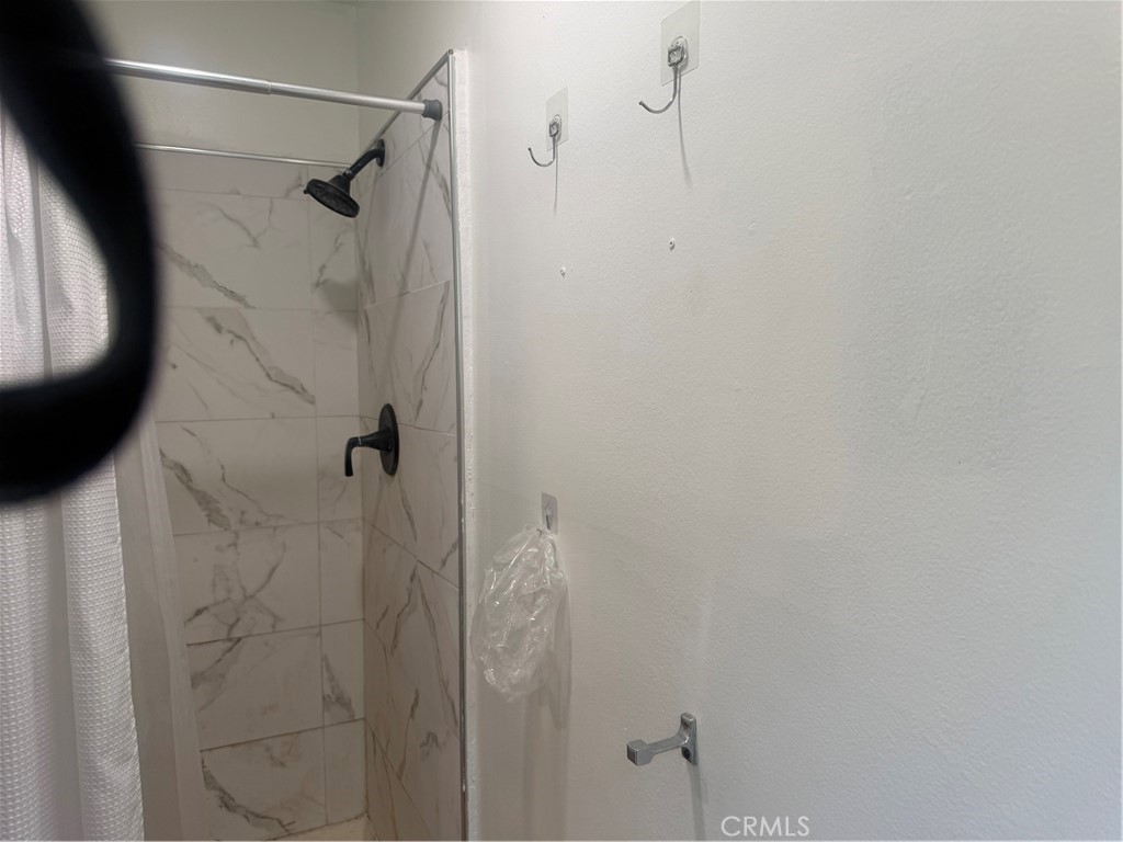https://media.crmls.org/medias/8ca43be4-4c89-46fd-b0ab-e2d5b4bcd951.jpg?preset=X-Large