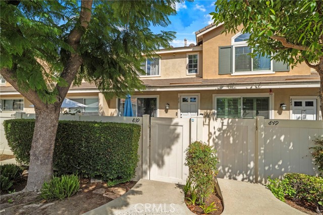 Detail Gallery Image 3 of 30 For 839 S Yellowstone Way, Anaheim,  CA 92808 - 2 Beds | 2/1 Baths