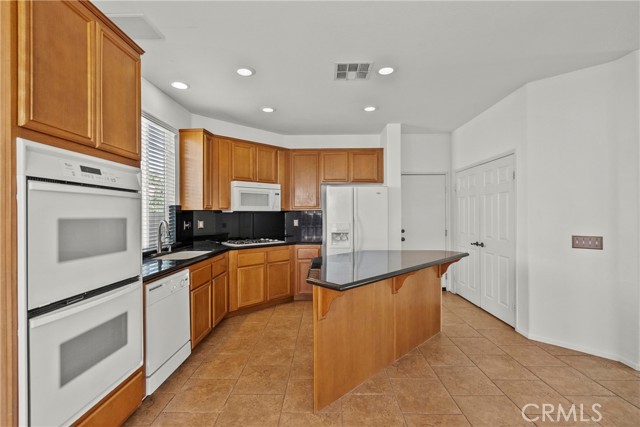 29513 Blake Way, Canyon Country CA: https://media.crmls.org/medias/8ca4ae72-570f-462d-8e60-15409d1ba4c1.jpg