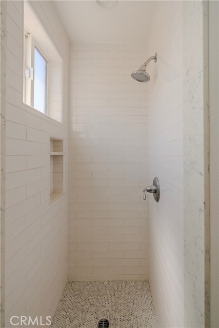 300 19TH Street, Manhattan Beach CA: https://media.crmls.org/medias/8ca526df-ecc1-4f3a-93f2-c2e211a3afdd.jpg