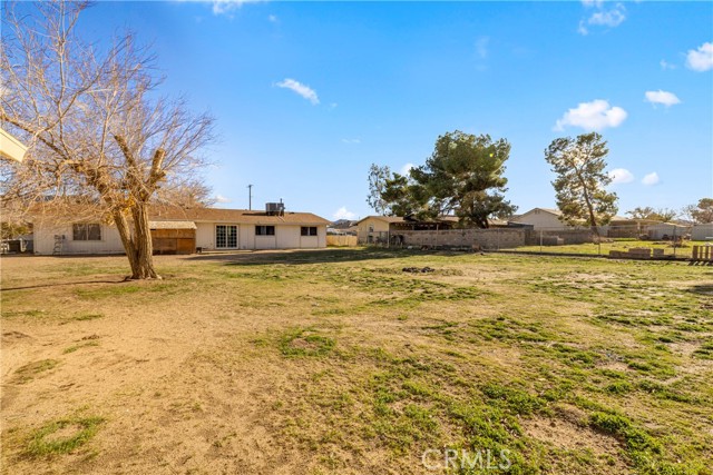 9164 Quincy Avenue, Hesperia CA: https://media.crmls.org/medias/8ca54240-0169-489d-846d-8c228f8a08a9.jpg