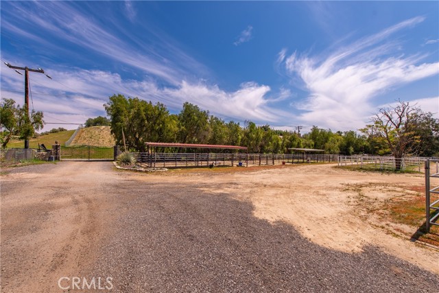 30505 Sloan Canyon Road, Castaic CA: https://media.crmls.org/medias/8ca786a0-caab-4b9b-b58b-f0942df1440f.jpg