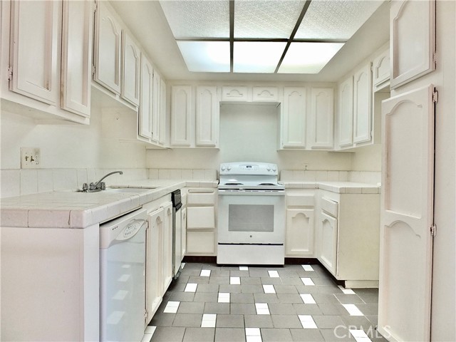 Detail Gallery Image 21 of 74 For 2805 E 3rd Street #10 #10,  Long Beach,  CA 90814 - 2 Beds | 2 Baths