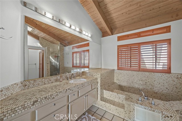 4 Woodhaven, Laguna Niguel CA: https://media.crmls.org/medias/8ca8888a-79e7-41bc-a8b9-37a163191978.jpg