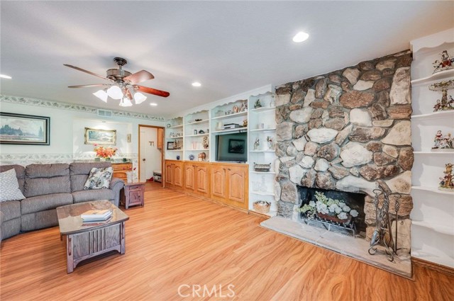 Detail Gallery Image 15 of 49 For 11254 Jamaica, Cypress,  CA 90630 - 4 Beds | 2 Baths