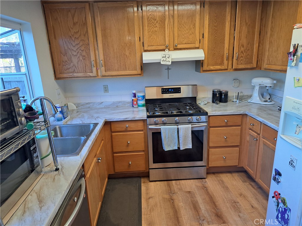 https://media.crmls.org/medias/8ca8d9c7-8242-4751-8aec-b282a5c350e3.jpg?preset=X-Large