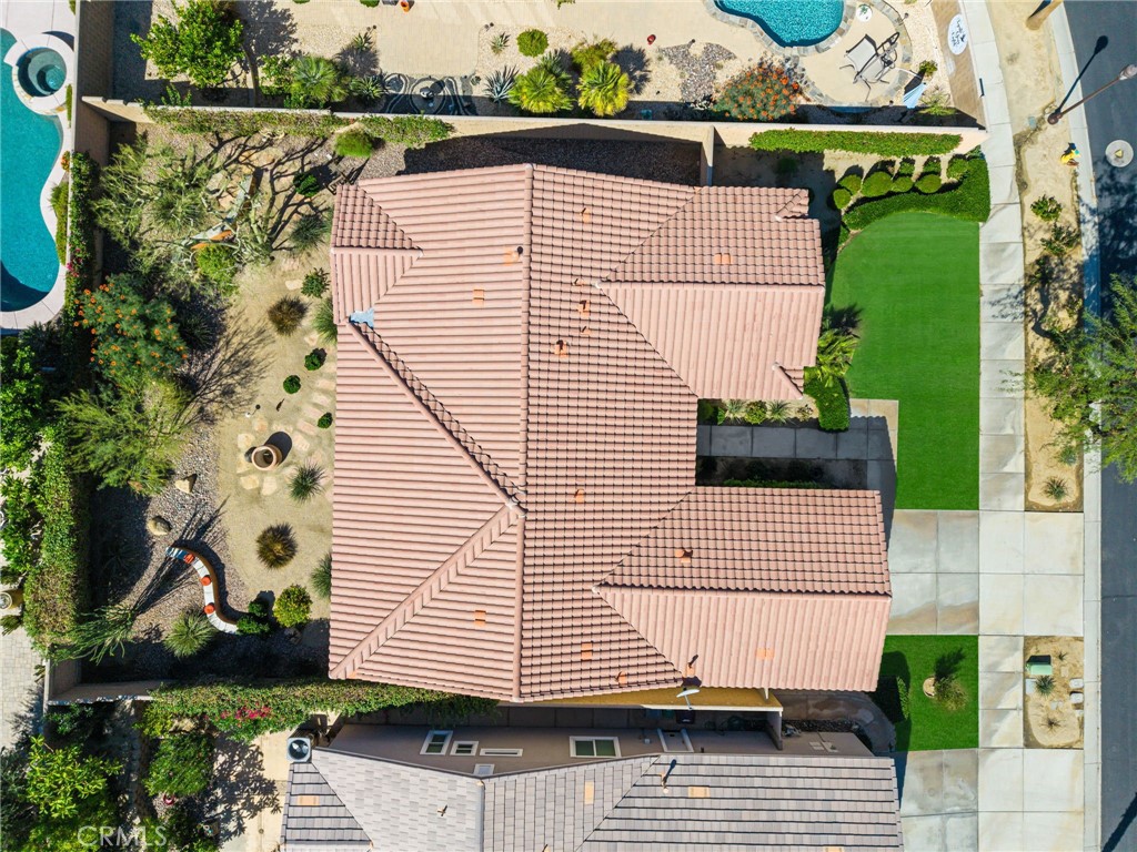 https://media.crmls.org/medias/8ca9776c-51eb-4d9c-812a-97e459b7d9db.jpg?preset=X-Large