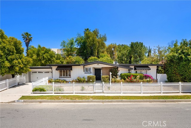 Detail Gallery Image 1 of 15 For 4966 Dunman Ave, Woodland Hills,  CA 91364 - 4 Beds | 2 Baths