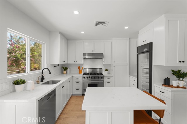 Detail Gallery Image 8 of 26 For 1321 W Morningside Dr, Burbank,  CA 91506 - 2 Beds | 2 Baths