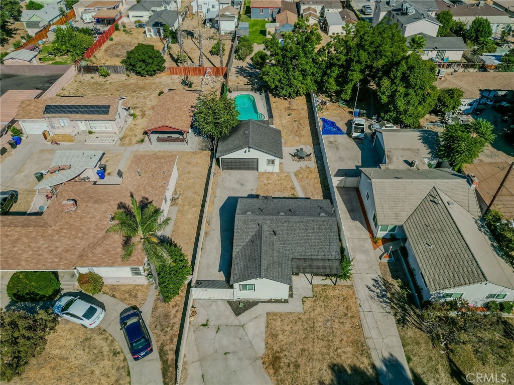 https://media.crmls.org/medias/8caa6d1b-8972-4bfc-9b19-560478736c3d.jpg?preset=X-Large