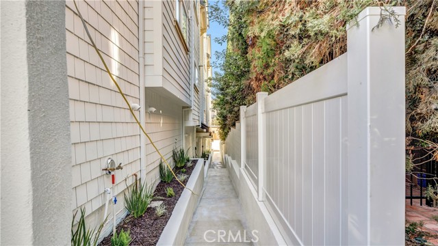 Detail Gallery Image 27 of 41 For 1819 Westholme Ave #1/2,  –,  CA 90025 - 3 Beds | 3/1 Baths