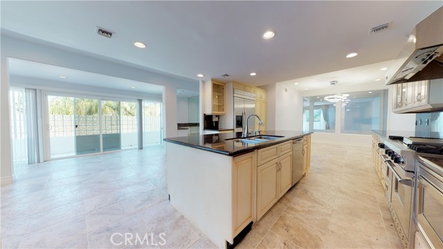 22500 N Summit Ridge Circle, Chatsworth CA: https://media.crmls.org/medias/8cad4b38-62da-4b4e-a73e-256ce3e0dd92.jpg