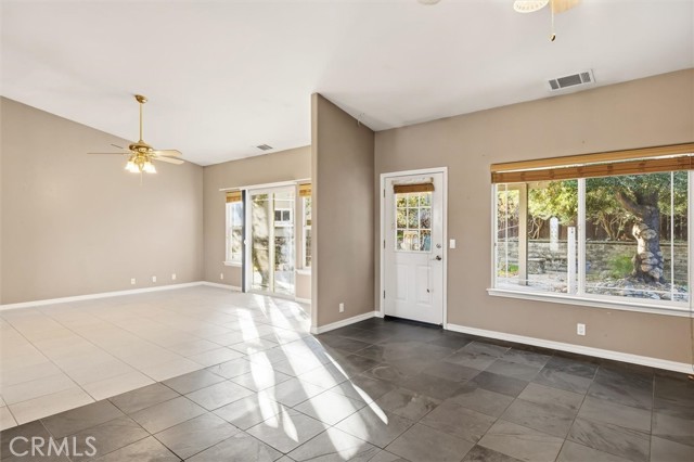 3856 Orillas Way, Atascadero CA: https://media.crmls.org/medias/8cad8eab-282e-4db4-8380-8ca8a9fbb72c.jpg