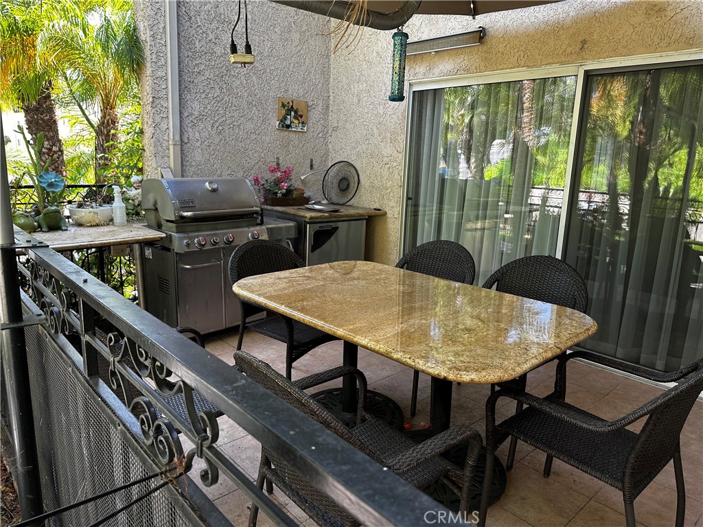 https://media.crmls.org/medias/8cae186d-39b1-470a-9c05-9905123fc28e.jpg?preset=X-Large