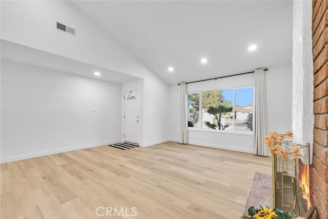 Detail Gallery Image 5 of 29 For 209 S Empire St, Anaheim,  CA 92804 - 3 Beds | 2 Baths