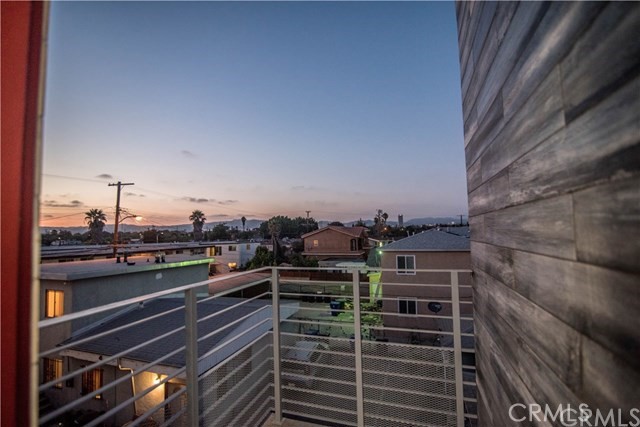 Detail Gallery Image 7 of 21 For 2101 Clyde #2103 1/2,  Los Angeles,  CA 90016 - 3 Beds | 3 Baths