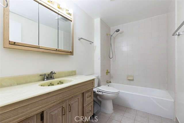 6700 Hillpark Drive, Los Angeles CA: https://media.crmls.org/medias/8cb0ae3b-fbd2-4a5b-8527-251055db8c18.jpg
