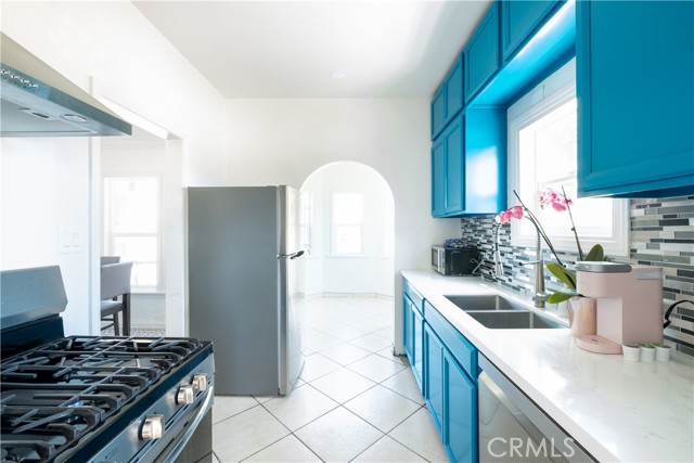 Detail Gallery Image 8 of 40 For 2533 Eucalyptus Ave, Long Beach,  CA 90806 - 8 Beds | 5 Baths