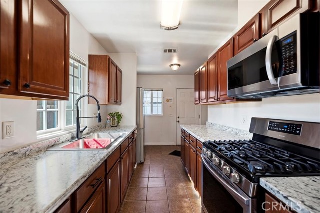 Detail Gallery Image 17 of 37 For 10779 Barlow, Lynwood,  CA 90262 - 2 Beds | 1 Baths