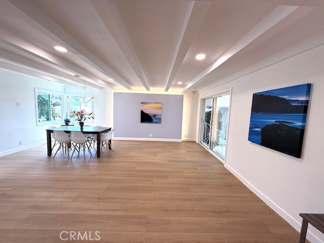 https://media.crmls.org/medias/8cb1037f-29b5-4779-99aa-e9e39b4362ac.jpg?preset=X-Large