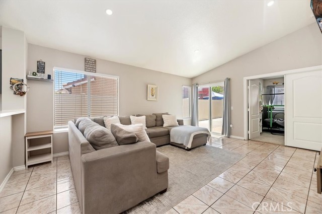 Detail Gallery Image 11 of 26 For 1327 Carriage Ln, Perris,  CA 92571 - 3 Beds | 2 Baths