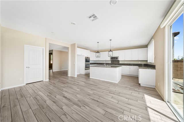 Detail Gallery Image 13 of 42 For 11836 Crossbill Way, Jurupa Valley,  CA 91752 - 5 Beds | 3 Baths