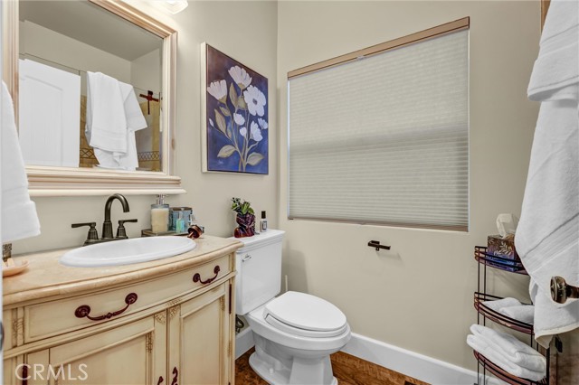 Detail Gallery Image 6 of 17 For 19394 Halsted St, Northridge,  CA 91324 - 2 Beds | 2 Baths
