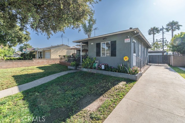 6933 Delta Avenue, Long Beach CA: https://media.crmls.org/medias/8cb24dca-d150-4f43-9b2d-f6617ff85eca.jpg