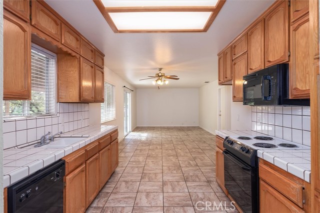 31200 Revis Road, Coarsegold CA: https://media.crmls.org/medias/8cb2d7aa-2adc-4096-94d0-39d943214c23.jpg