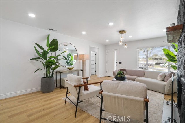 Detail Gallery Image 5 of 34 For 10082 Bonser, Garden Grove,  CA 92840 - 6 Beds | 3 Baths