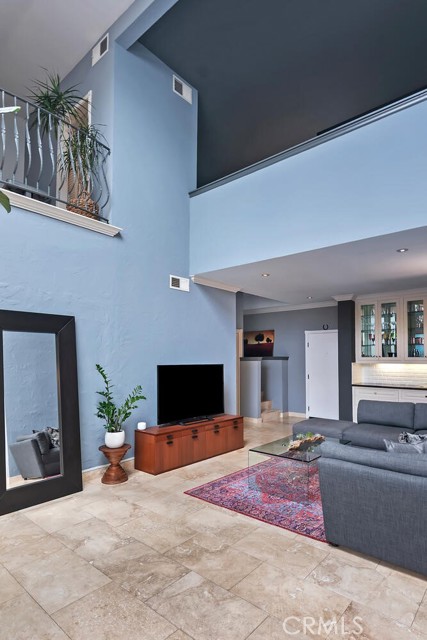 13331 Moorpark Street, Sherman Oaks CA: https://media.crmls.org/medias/8cb2ea08-5109-40df-97cd-bac17f573e48.jpg