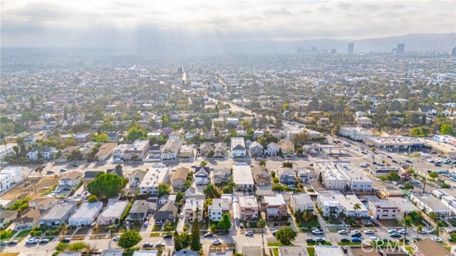 2111 S Bronson Ave, Los Angeles CA: https://media.crmls.org/medias/8cb31fc8-268a-4285-a1fe-24ec219c5eda.jpg