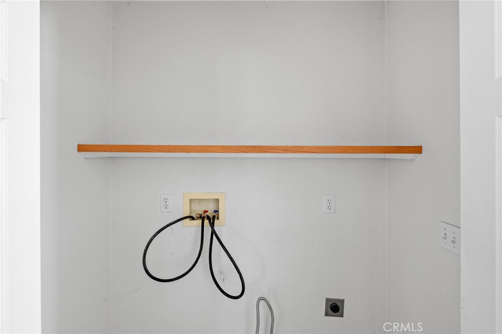 https://media.crmls.org/medias/8cb41fc7-de2f-4c10-9fbc-04a54ade57c5.jpg?preset=X-Large