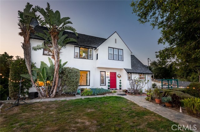 1967 Hilldale Drive, La Canada Flintridge CA: https://media.crmls.org/medias/8cb425de-beed-4e84-bea8-c72a4d9f59df.jpg