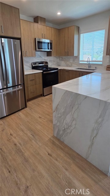 Detail Gallery Image 6 of 16 For 8805 1/2 Delco Ave, Winnetka,  CA 91306 - 2 Beds | 1 Baths