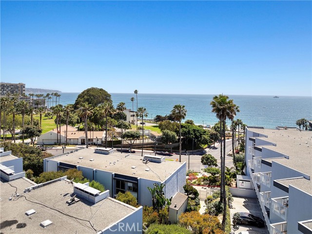 694 The Village, Redondo Beach, California 90277, ,1 BathroomBathrooms,Residential,For Sale,The Village,SB25136997