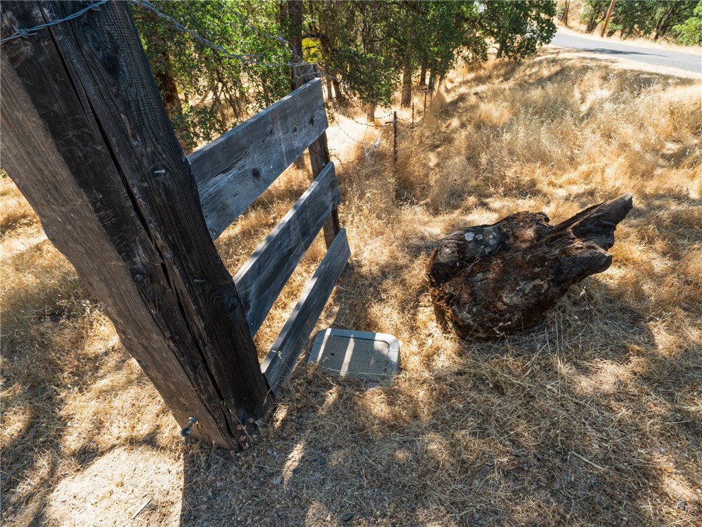 https://media.crmls.org/medias/8cb564d9-af63-483d-9fdf-35924aa560f2.jpg?preset=X-Large