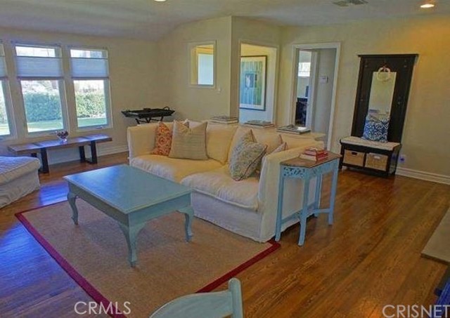 5821 Columbus Avenue, Van Nuys CA: https://media.crmls.org/medias/8cb5899b-8b2d-4e47-bdcf-9d6302fcba42.jpg