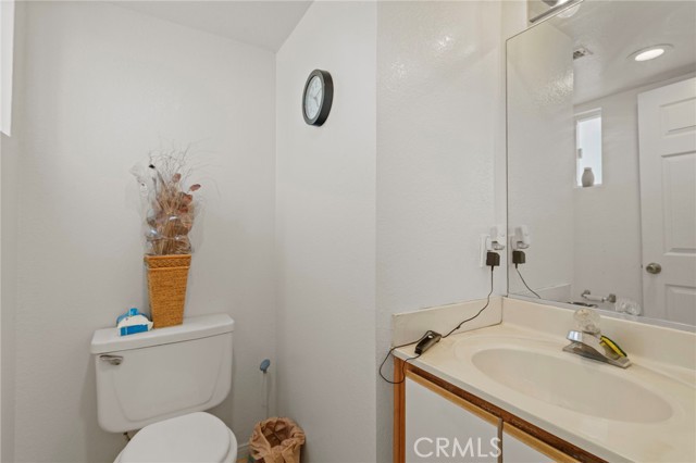Detail Gallery Image 8 of 13 For 3918 W 118th Pl #8,  Hawthorne,  CA 90250 - 3 Beds | 3 Baths