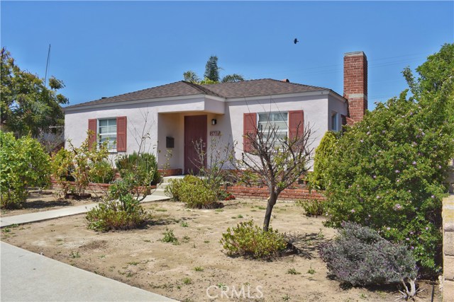 1617 Oak Street Santa Monica, California This development opportunity in prime location in in Santa Monica's Sunset Park. The existing property is a 2 bed 1bath on a 7,020 soft lot with access to many nearby parks and restaurants. Arranged in a quaint neighborhood, this property is part of the Santa Monica School District and within walking distance of John Adams Middle school. With such a great location this property is an amazing opportunity for development in a great area.