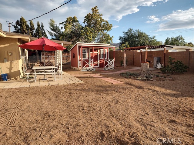 7870 Hopi Trail, Yucca Valley CA: https://media.crmls.org/medias/8cb6f5e1-7771-4841-8459-5f050a44d605.jpg