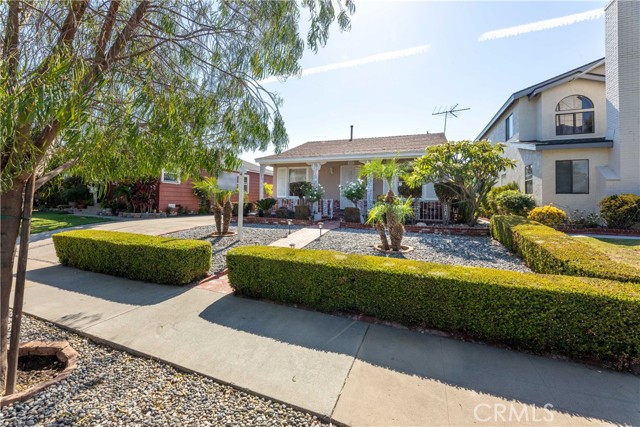 3139 Chestnut Avenue, Long Beach CA: https://media.crmls.org/medias/8cb70352-dcff-43dc-98d3-421d08cc7f17.jpg