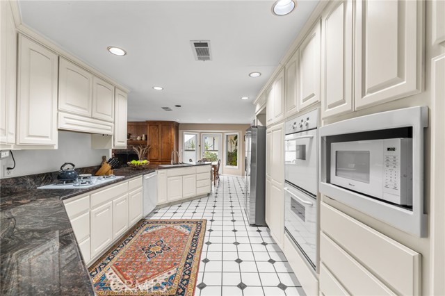 Detail Gallery Image 11 of 35 For 1503 Kensing Ln, North Tustin,  CA 92705 - 5 Beds | 4 Baths