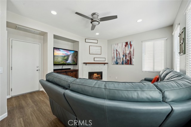 293 Belize Way, Oceanside CA: https://media.crmls.org/medias/8cb7466a-12e5-450b-8dac-23d435c8a7a6.jpg