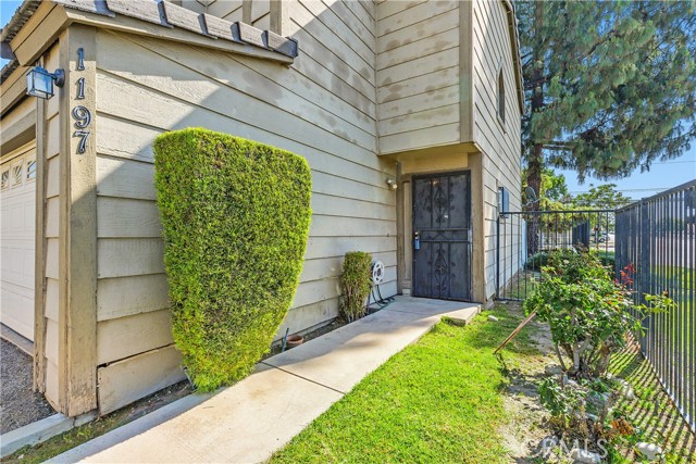 Detail Gallery Image 3 of 36 For 1197 E 9th St #4,  Pomona,  CA 91766 - 3 Beds | 2 Baths
