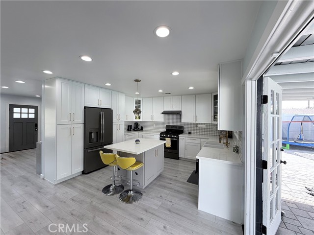 Detail Gallery Image 11 of 24 For 11243 Mclennan, Granada Hills,  CA 91344 - 3 Beds | 3 Baths