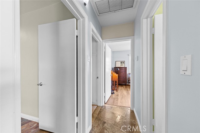 350 Claremont Avenue, Long Beach CA: https://media.crmls.org/medias/8cb8a6d1-42e7-4133-be53-b98d72f0f156.jpg