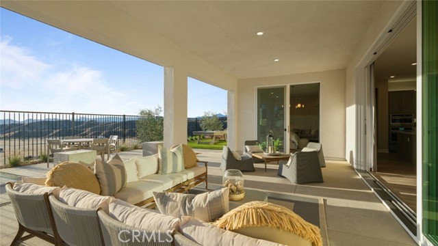 Detail Gallery Image 9 of 35 For 29409 via Diamante, Valencia,  CA 91354 - 3 Beds | 3/1 Baths