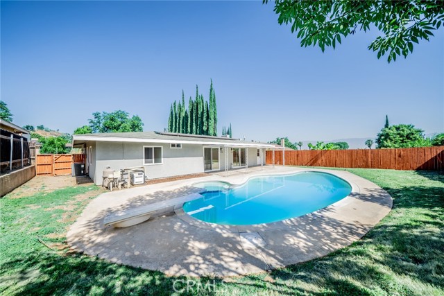 Detail Gallery Image 2 of 26 For 11595 Poplar St, Loma Linda,  CA 92354 - 4 Beds | 2 Baths